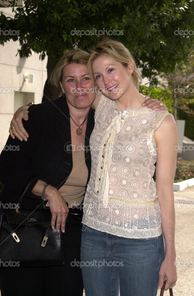 Kelly Rutherford and friend — Stock Editorial Photo © s_bukley #17759079