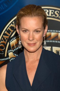 Elizabeth Perkins