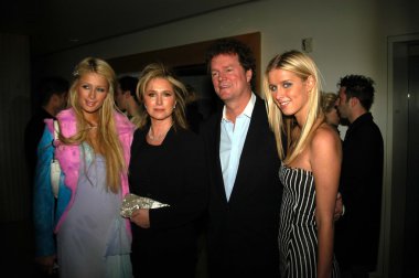 Nicky hilton ve paris hilton