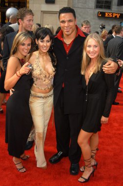 Tony gonzalez, kerri kasem ve arkadaşlar kristen ve stacy