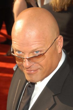 Michael Chiklis
