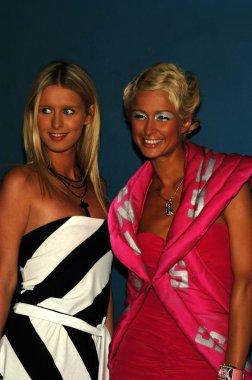 Nicky ve paris hilton