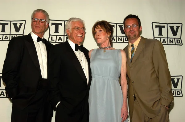 Ted danson, van dyke, mary tyler moore i matthew perry — Zdjęcie stockowe