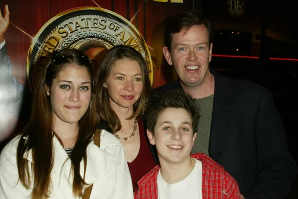 Dylan Baker e elenco de "The Pitts" " — Fotografia de Stock