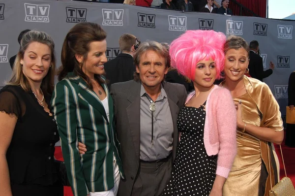 Davy Jones with daughters and girlfriend — Stock Photo, Image