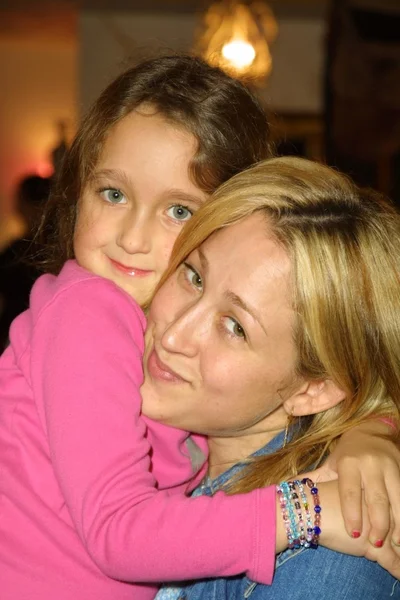 Jennifer Blanc med guddatteren Sierra – stockfoto