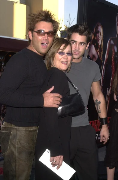 Colin Farrell con mamma e fratello — Foto Stock