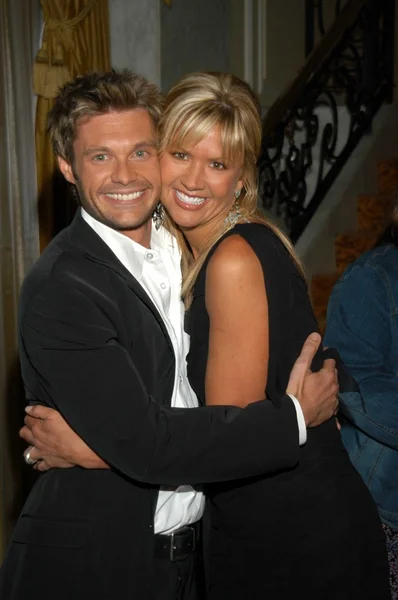 Nancy O'Dell i Ryan Seacrest — Zdjęcie stockowe