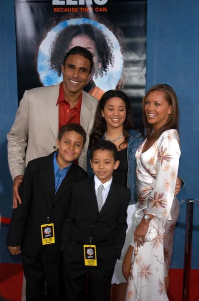 Rick Fox, wife Vanessa L. Williams and family — Stock Photo, Image