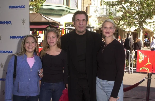 Robert Davi and family — Stock Photo, Image