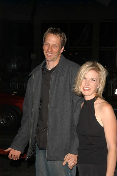 Tony Hawk e esposa — Fotografia de Stock