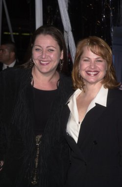 Camryn manheim ve arkadaş diedre lovejoy