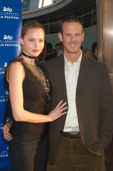 Estella Warren and Peter Berg — Stock Photo, Image