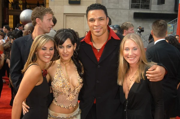Tony González, Kerri Kasem y sus amigos Kristen y Stacy — Foto de Stock