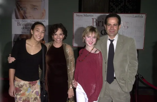 Tony Shalhoub and family — Stock Photo, Image