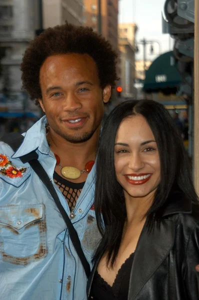 Kiko ellsworth och fästman michelle rodriguez — Stockfoto