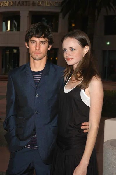 Milo Ventimiglia and Alexis Bledel — Stock Photo, Image