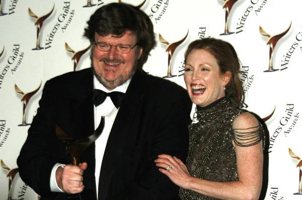 Michael Moore and Julianne Moore — Stock Photo, Image