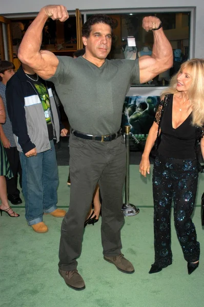 Lou Ferrigno y su esposa Carla — Foto de Stock