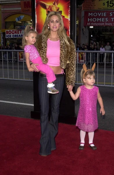 Shauna Sand and daughters — Stock Photo, Image