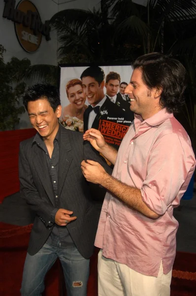 John Cho y Chris Weitz — Foto de Stock