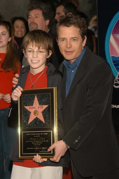 Michael j. fox en zoon sam — Stockfoto