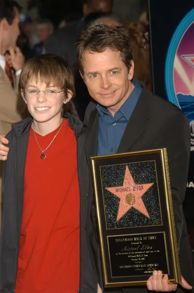 Michael j. fox en zoon sam — Stockfoto