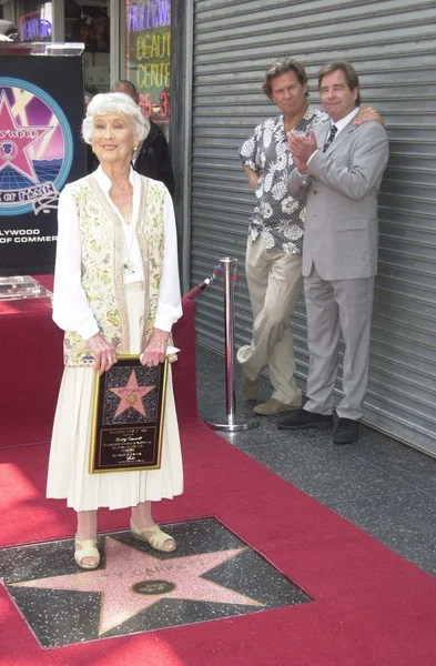 Betty Garrett mendapatkan bintangnya di Walk of Fame saat Jeff dan Beau Bridges melihat — Stok Foto