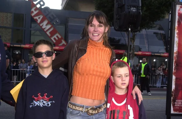 Lynn Herring and kids — Stock Photo, Image