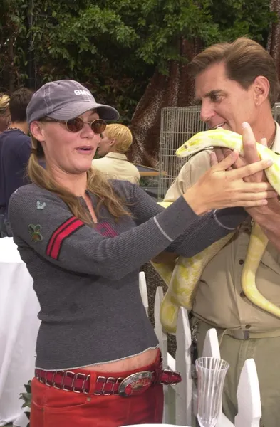 Dedee Pfeiffer y "Banana" la serpiente — Foto de Stock