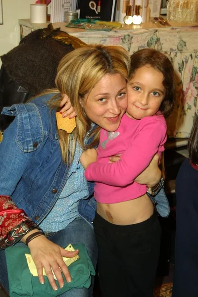 Jennifer Blanc with goddaughter Sierra — Stock Photo, Image