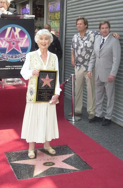 Betty garrett alır onun yıldızı jeff olarak Şöhret Kaldırımı Tarih ve beau bridges bak