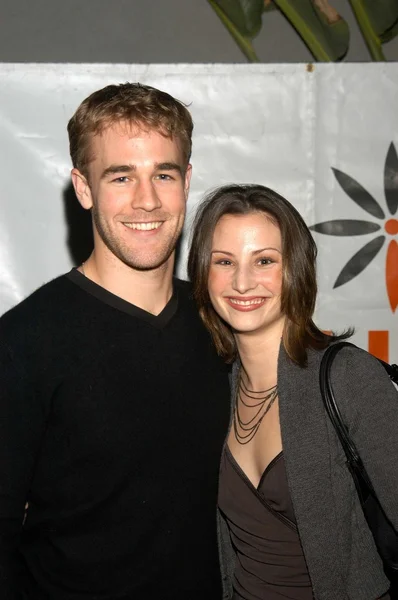 James van der beek i heather mccomb — Zdjęcie stockowe