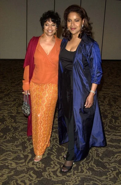 Phylicia Rashad and Debbie Allen — Stock Photo, Image