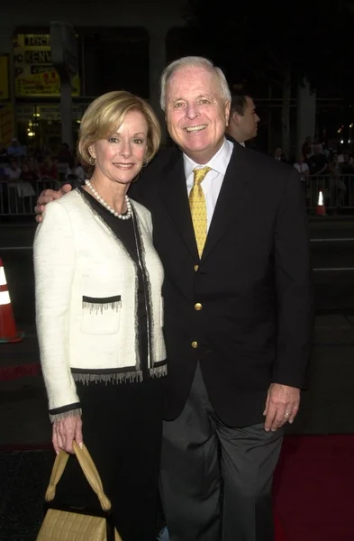 Richard Riordan y su esposa — Foto de Stock