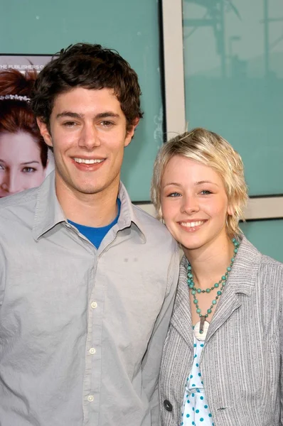 Adam Brody and date Emily — Stock Photo, Image