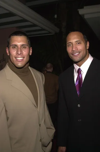 Dwayne Johnson, alias: La Roca con el hermano —  Fotos de Stock