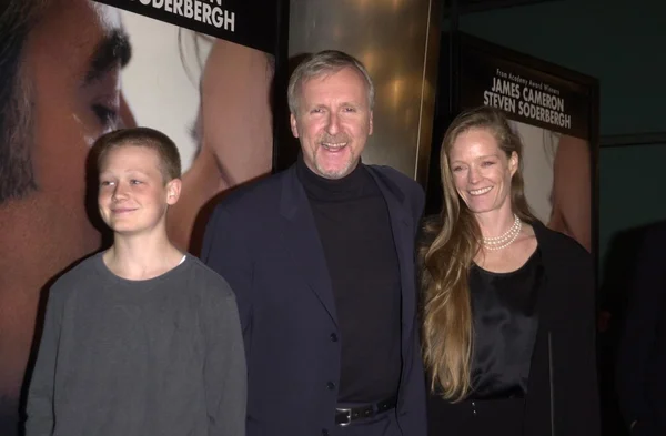 James Cameron, Suzy Amis and Jasper — Stock Photo, Image