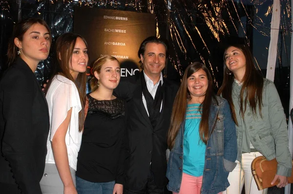 Andy Garcia y su familia — Foto de Stock