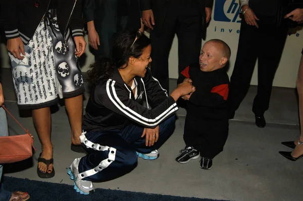 Michelle Rodriguez and Verne Troyer — Stock Photo, Image