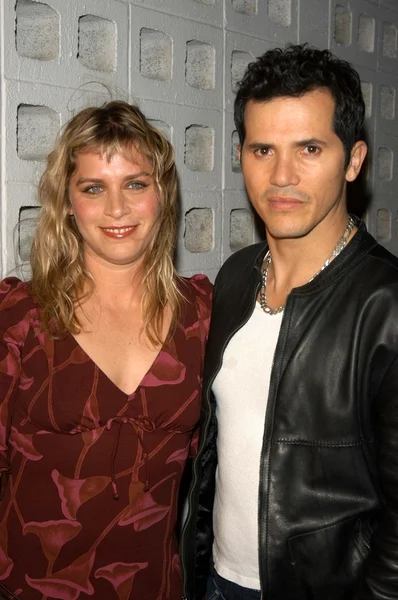 John Leguizamo e Justine Maurer — Foto Stock