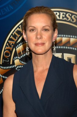Elizabeth Perkins