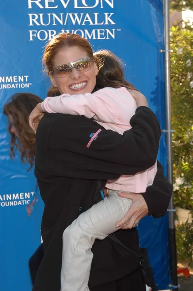 Debra Messing and niece Natalie — Stock Photo, Image