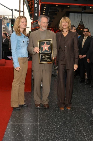 Jessica Capshaw, Kate Capshaw y Steven Spielberg — Foto de Stock