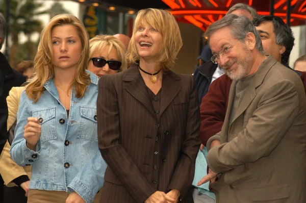 Jessica Capshaw, Kate Capshaw and Steven Spielberg — Stock Photo, Image