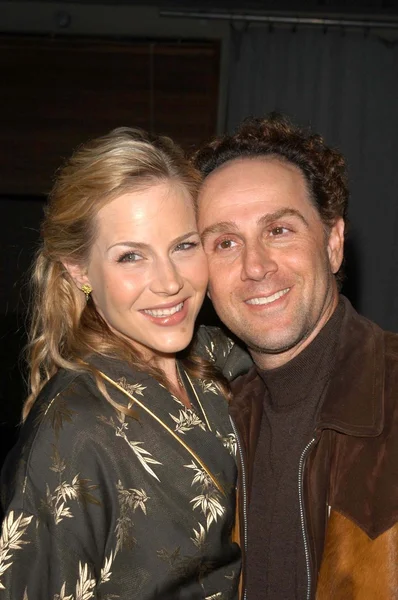 Julie Benz and husband Jon Kassir — Stock Photo, Image
