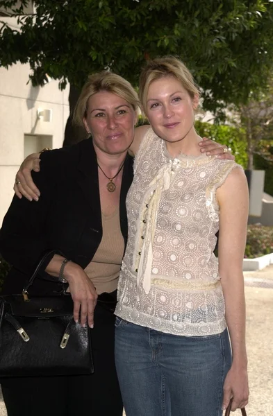 Kelly Rutherford e amico — Foto Stock