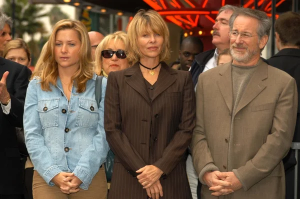 Jessica capshaw, kate capshaw och steven spielberg — Stockfoto