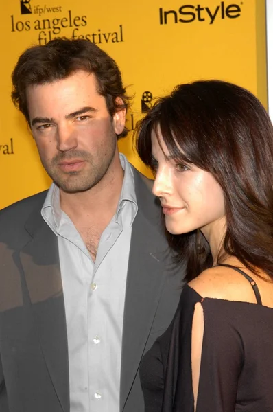 Ron Livingston and wife — Stock Photo, Image