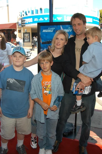 Tony hawk en familie — Stockfoto